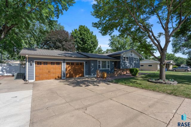 4004 S Marion Rd Road, Sioux Falls, SD 57106