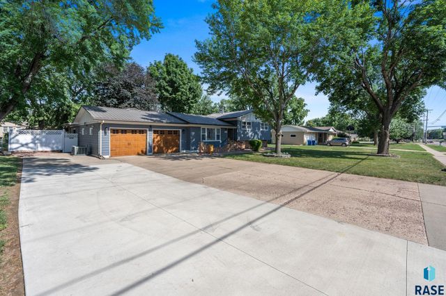 4004 S Marion Rd Road, Sioux Falls, SD 57106