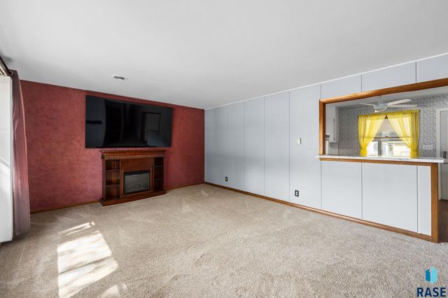 4004 S Marion Rd Road, Sioux Falls, SD 57106
