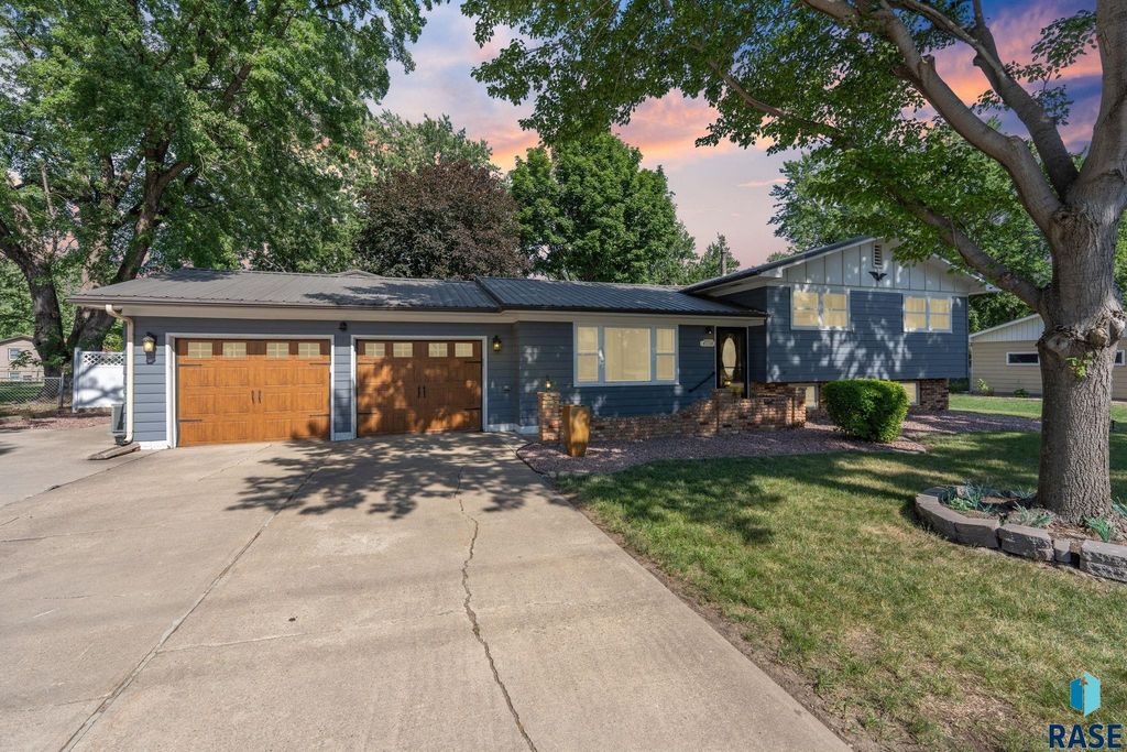 4004 S Marion Rd Road, Sioux Falls, SD 57106