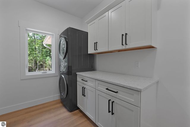 2266 Arbutus Ridge Drive, Traverse City, MI 49684