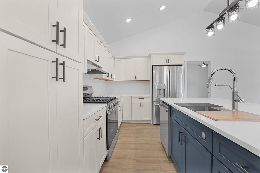 2266 Arbutus Ridge Drive, Traverse City, MI 49684