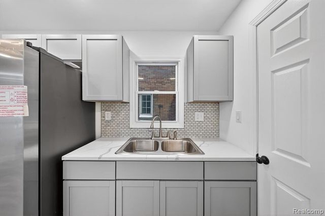 16873 Mansfield Street, Detroit, MI 48235