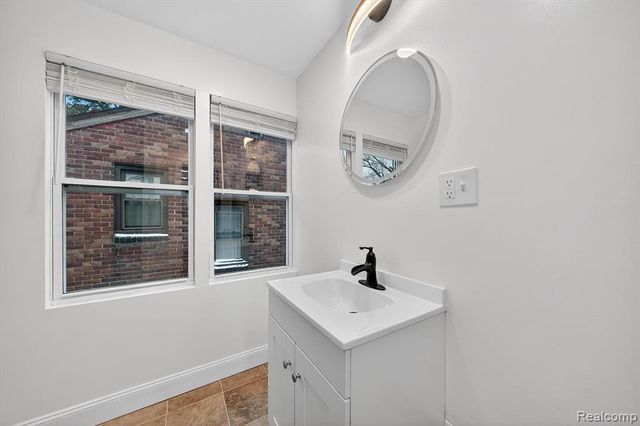 16873 Mansfield Street, Detroit, MI 48235