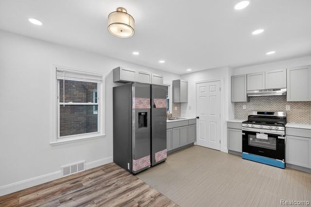 16873 Mansfield Street, Detroit, MI 48235