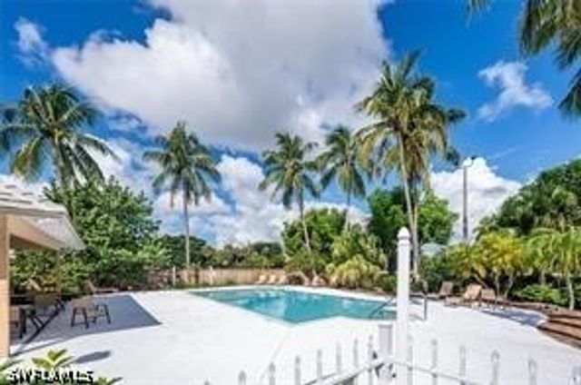 10225 Boca CIR, Naples, FL 34109