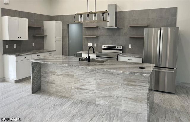 10225 Boca CIR, Naples, FL 34109