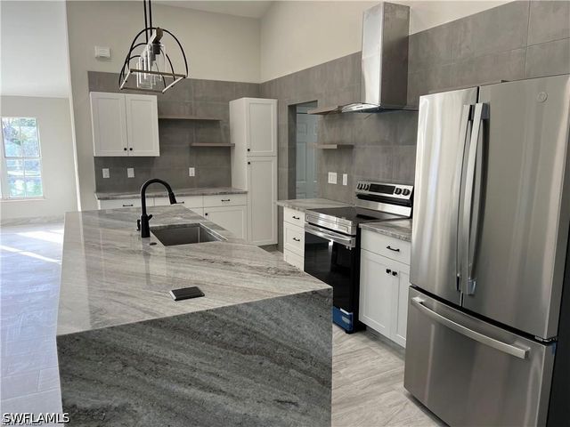 10225 Boca CIR, Naples, FL 34109