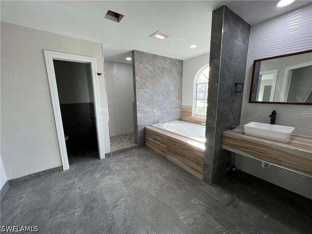 10225 Boca CIR, Naples, FL 34109