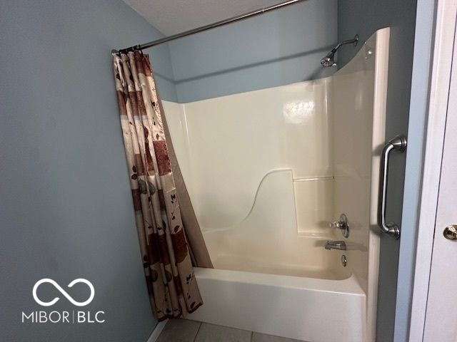 6055 S Stratton Court, Columbus, IN 47203