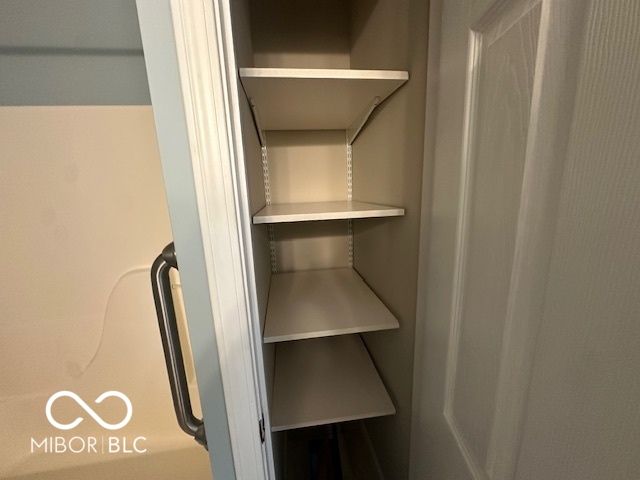 6055 S Stratton Court, Columbus, IN 47203