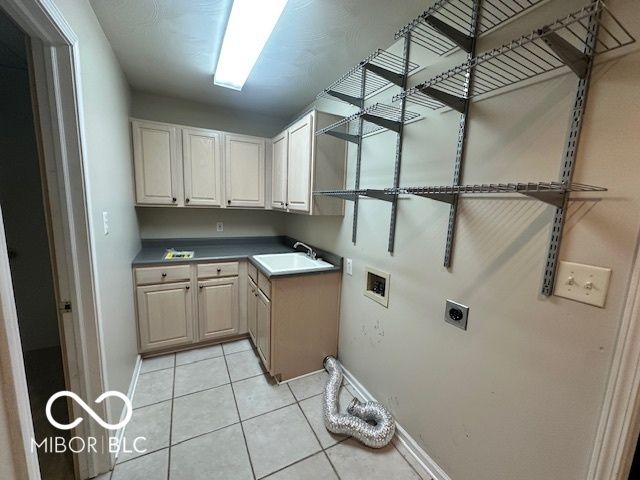 6055 S Stratton Court, Columbus, IN 47203