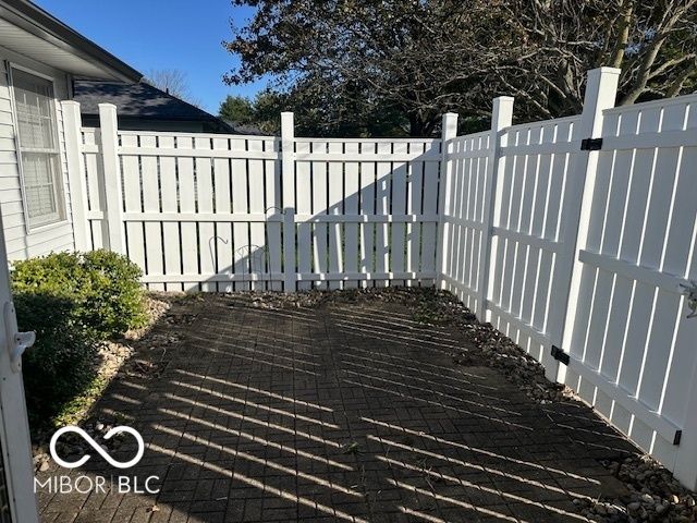 6055 S Stratton Court, Columbus, IN 47203