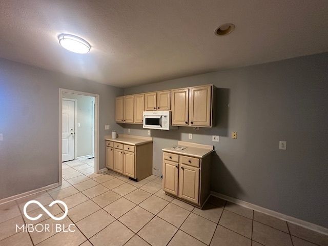 6055 S Stratton Court, Columbus, IN 47203