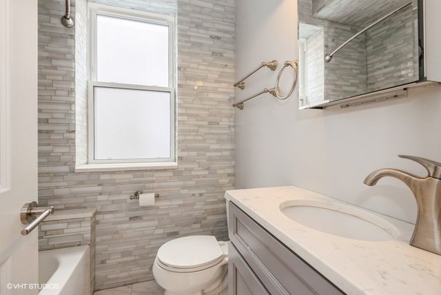 5627 N Bernard Street 1, Chicago, IL 60659