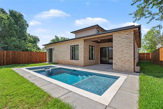 1117 Tedford Way, Nichols Hills, OK 73116
