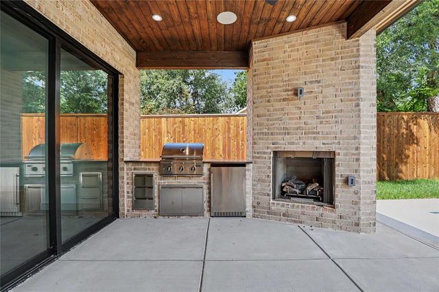 1117 Tedford Way, Nichols Hills, OK 73116