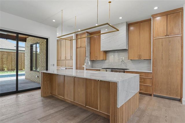 1117 Tedford Way, Nichols Hills, OK 73116