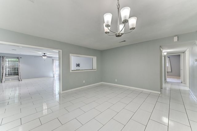 11819 S Nottingham Circle, Houston, TX 77071