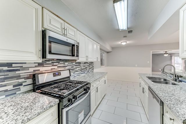 11819 S Nottingham Circle, Houston, TX 77071