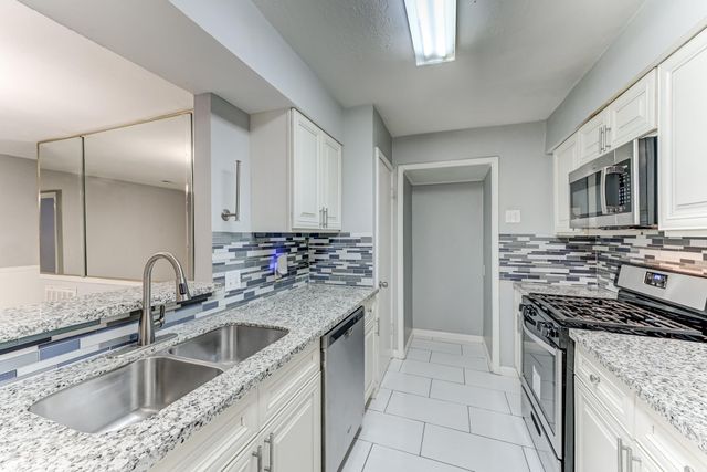 11819 S Nottingham Circle, Houston, TX 77071