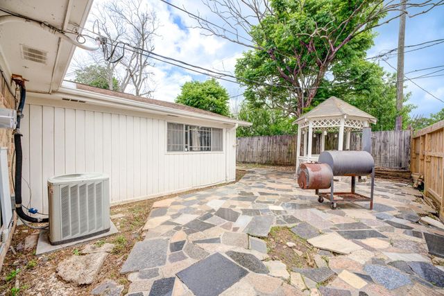 11819 S Nottingham Circle, Houston, TX 77071