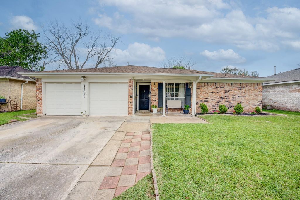 11819 S Nottingham Circle, Houston, TX 77071