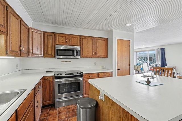 12100 Hedge Lane Terrace, Olathe, KS 66061