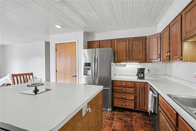 12100 Hedge Lane Terrace, Olathe, KS 66061