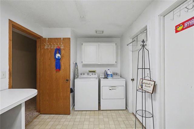 12100 Hedge Lane Terrace, Olathe, KS 66061