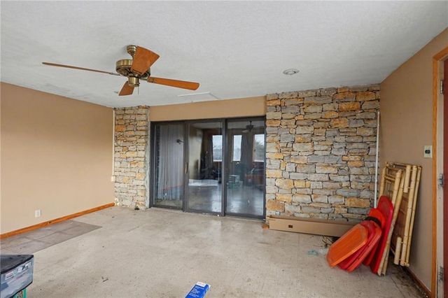 12100 Hedge Lane Terrace, Olathe, KS 66061