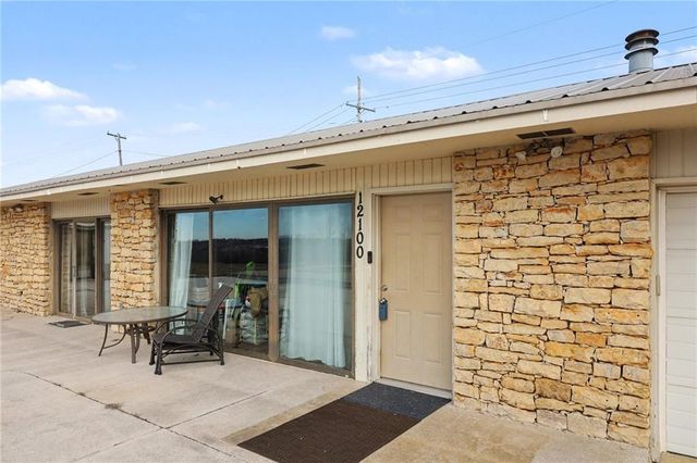 12100 Hedge Lane Terrace, Olathe, KS 66061