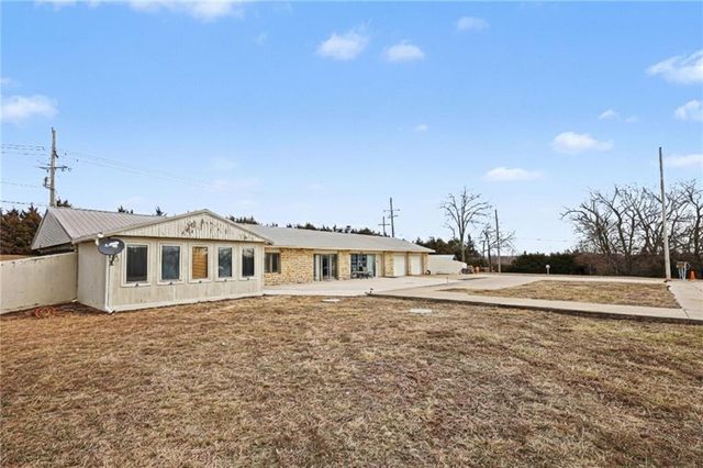 12100 Hedge Lane Terrace, Olathe, KS 66061