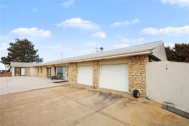 12100 Hedge Lane Terrace, Olathe, KS 66061