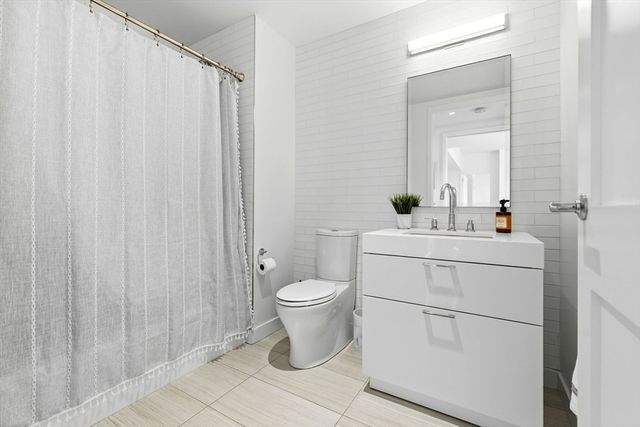 300 Pier 4 Blvd 8E, Boston, MA 02210