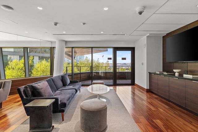 300 Pier 4 Blvd 8E, Boston, MA 02210