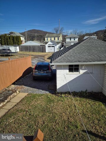 3329 MONTCLARE ST, Reading, PA 19605