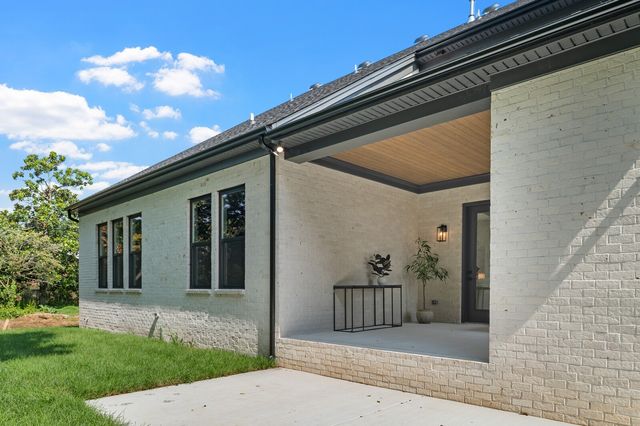 1103 Maplehurst Ln, Nashville, TN 37204