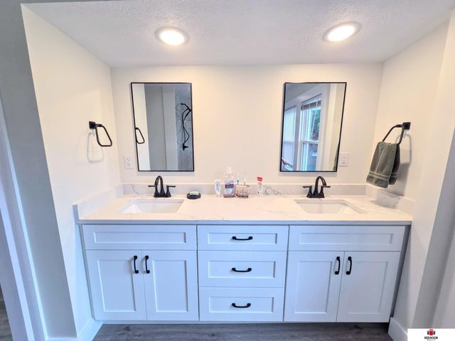 9501 O Street, Lincoln, NE 68520