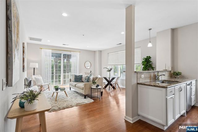 443 2nd Street 412, Jersey City, NJ 07302