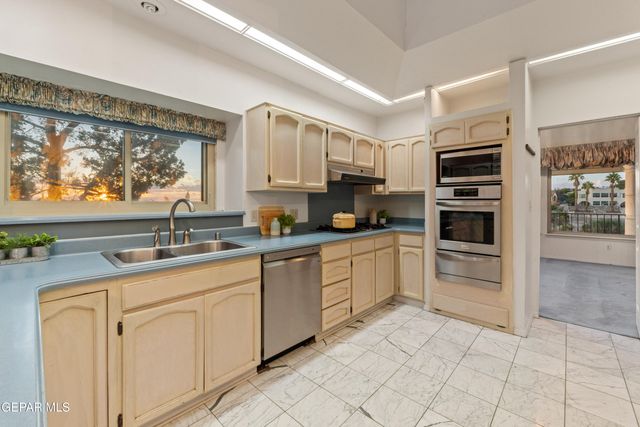 401 Sharondale Drive, El Paso, TX 79912