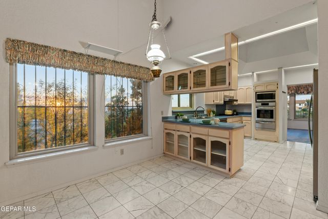 401 Sharondale Drive, El Paso, TX 79912