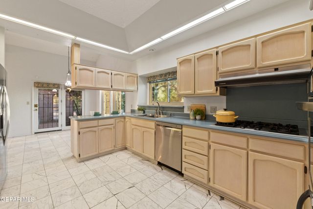 401 Sharondale Drive, El Paso, TX 79912