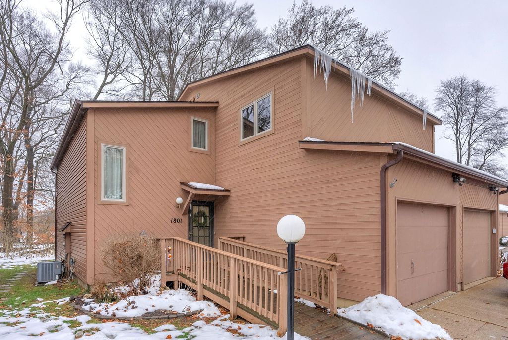 1801 Earthstone Drive, Valparaiso, IN 46383