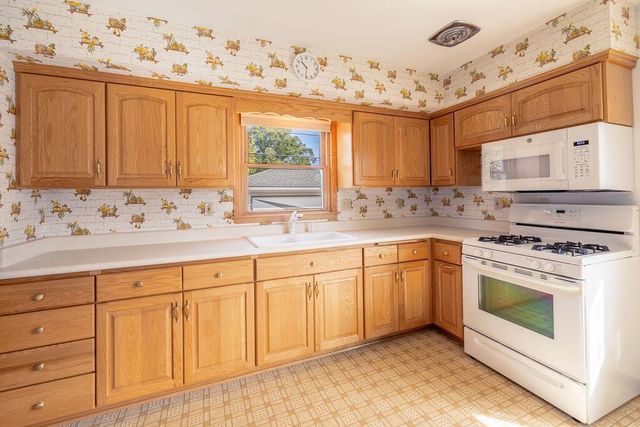 3828 E Van Eimeren AVENUE, Cudahy, WI 53110