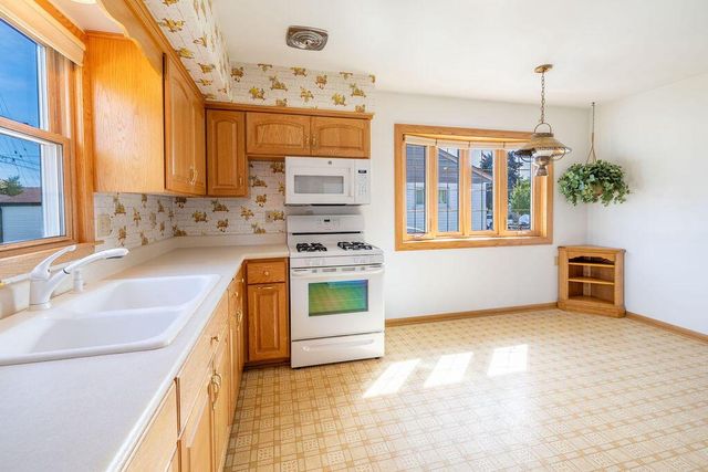 3828 E Van Eimeren AVENUE, Cudahy, WI 53110