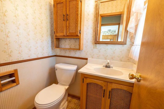 3828 E Van Eimeren AVENUE, Cudahy, WI 53110