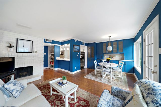 8944 Chatsworth Drive, Houston, TX 77024