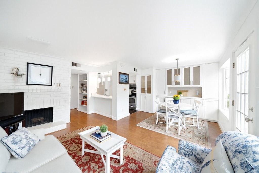 8944 Chatsworth Drive, Houston, TX 77024