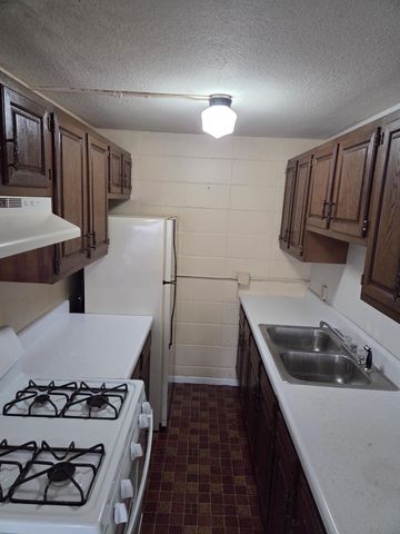 1368 7th Street E, Saint Paul, MN 55106